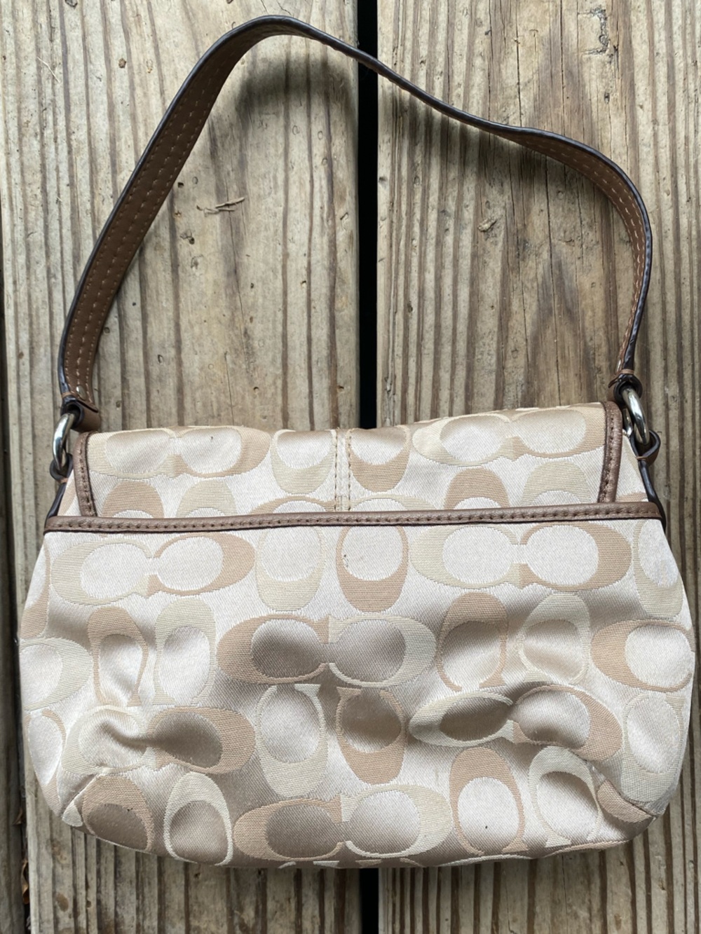 (Y2K) COACH- Shimmering Champagne Vintage Signature Pleated Demi/ Baguette - Picture 4 of 15